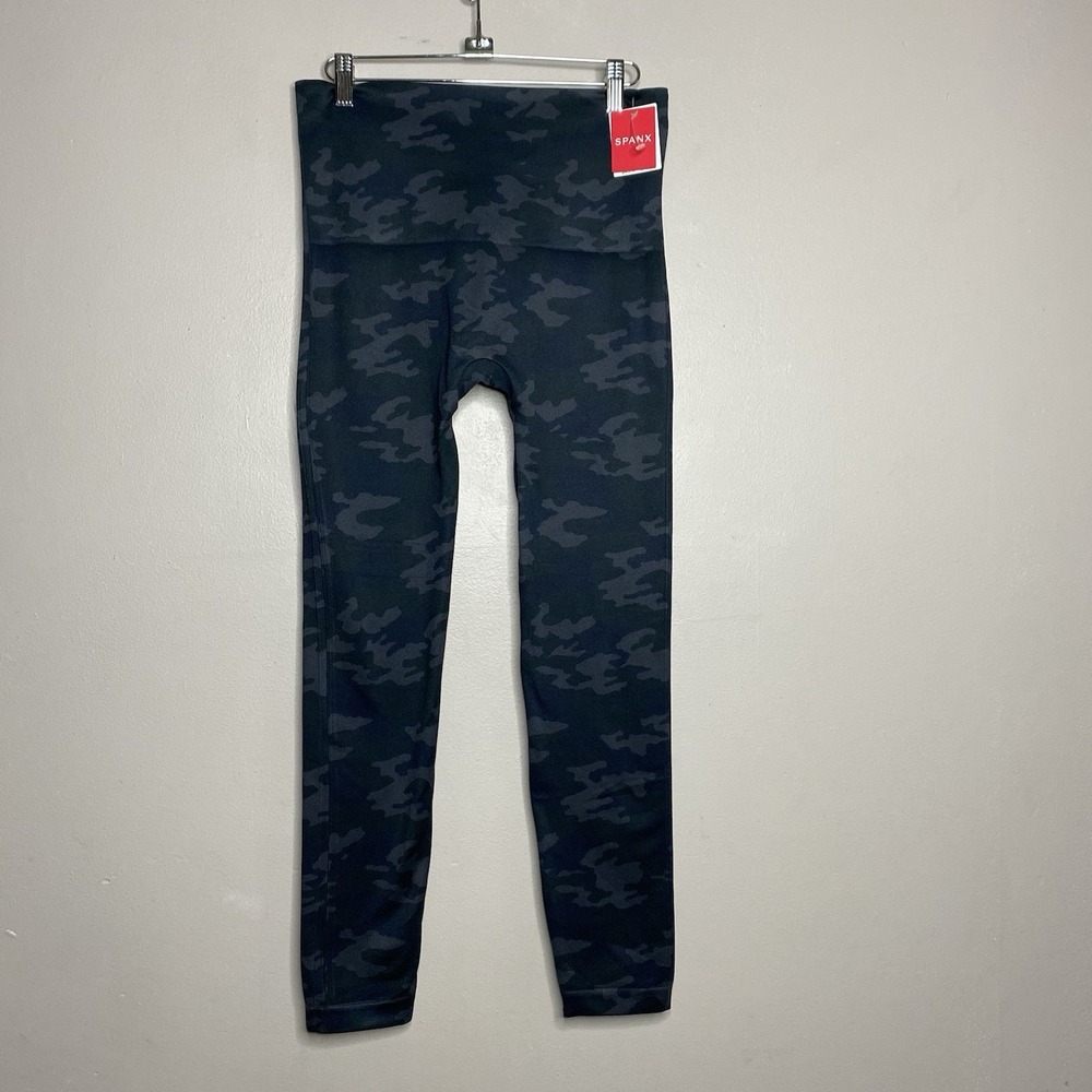 SPANX Women Sz 1X Look at Me‎ Now Seamless Crop Leggings Black Camo